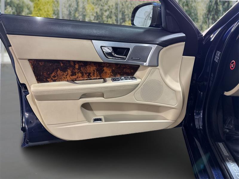 Jaguar XF-Series XF 3.0L V6 SC AWD 2014