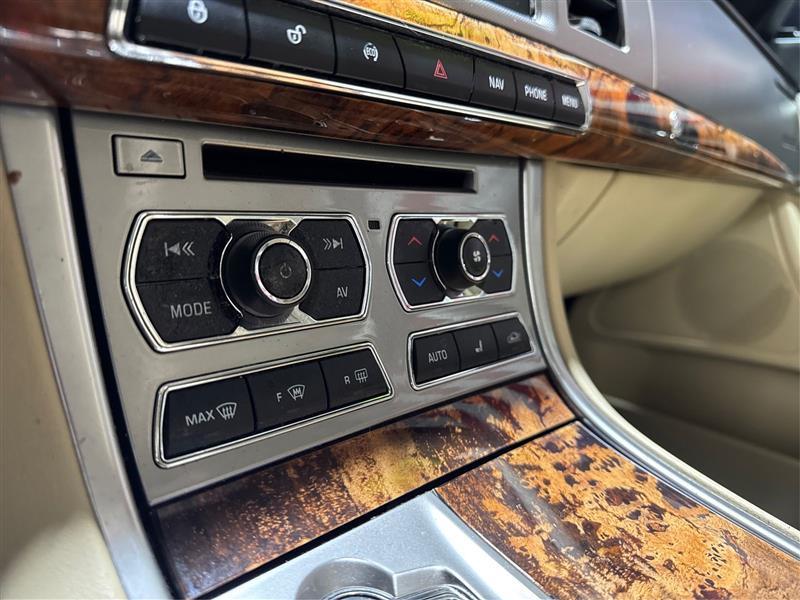 Jaguar XF-Series XF 3.0L V6 SC AWD 2014