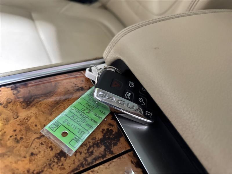 Jaguar XF-Series XF 3.0L V6 SC AWD 2014