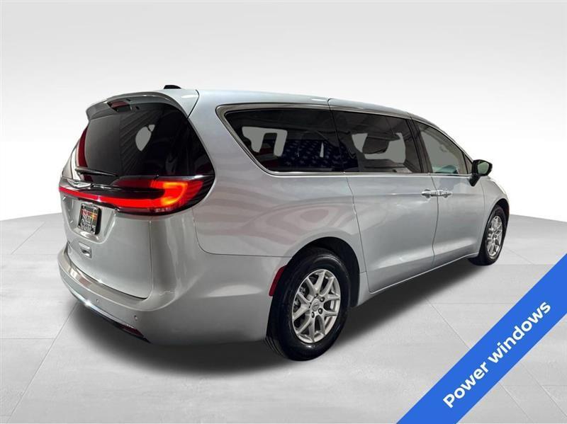 Chrysler Pacifica Touring L 2023