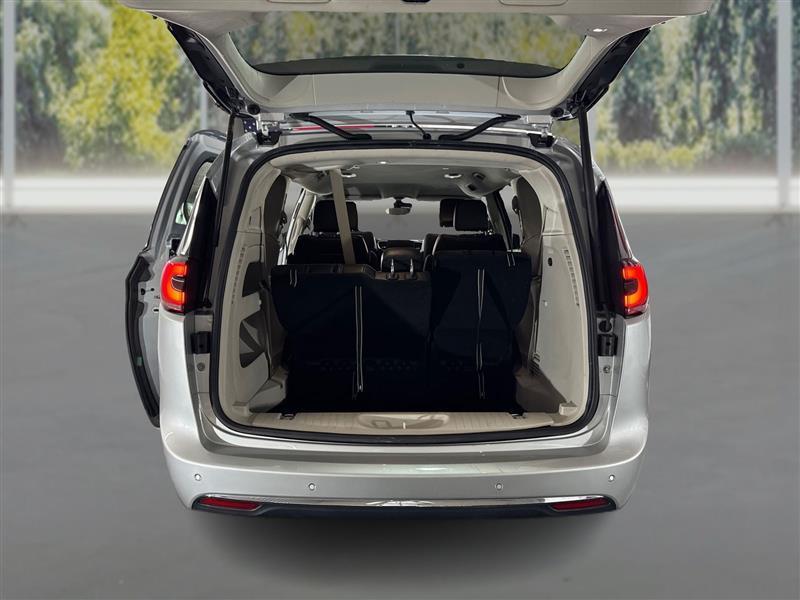 Chrysler Pacifica Touring L 2023