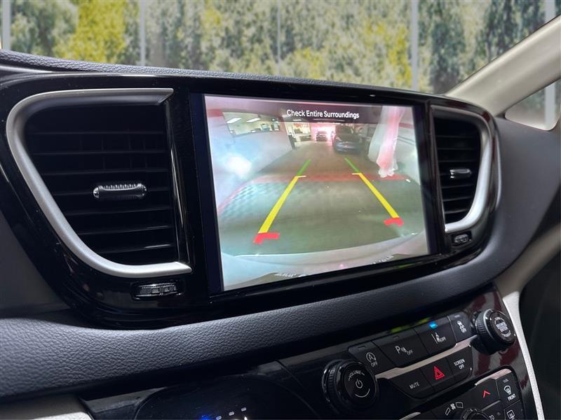 Chrysler Pacifica Touring L 2023