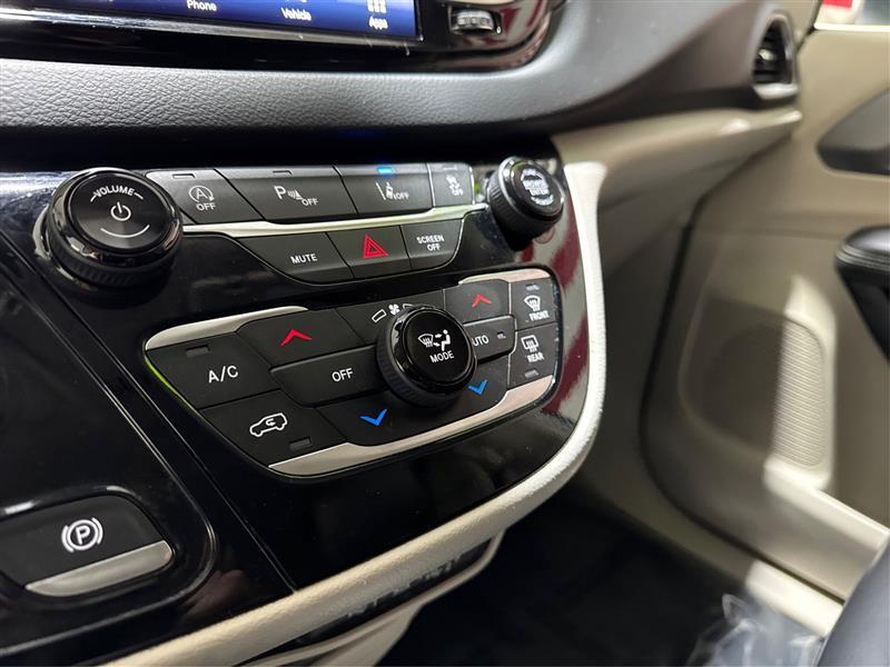 Chrysler Pacifica Touring L 2023