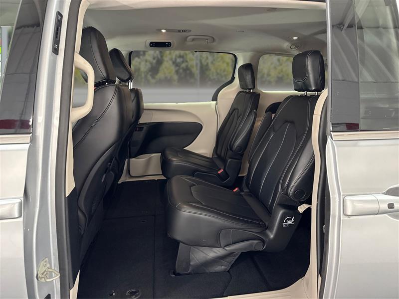 Chrysler Pacifica Touring L 2023