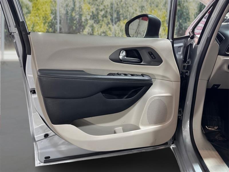 Chrysler Pacifica Touring L 2023