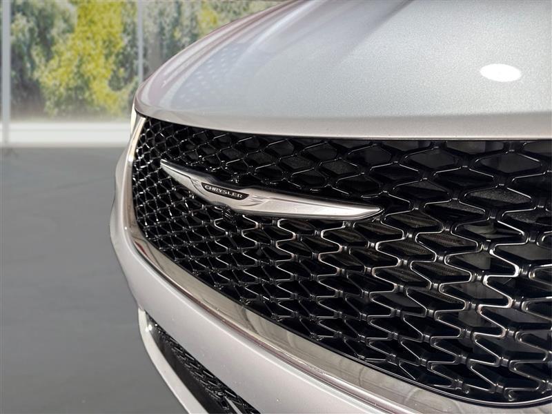 Chrysler Pacifica Touring L 2023