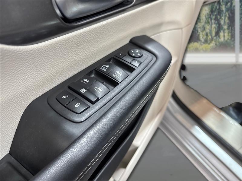 Chrysler Pacifica Touring L 2023