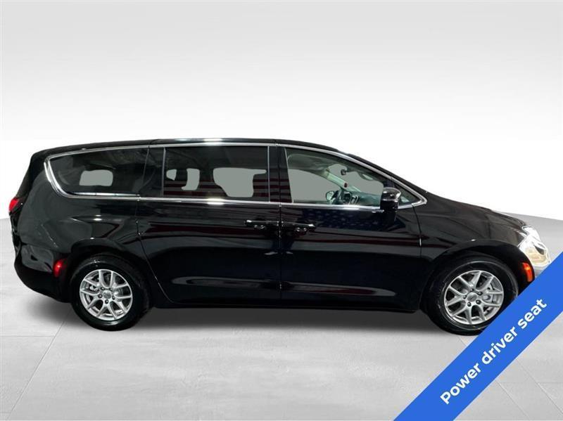 Chrysler Pacifica Touring L 2024