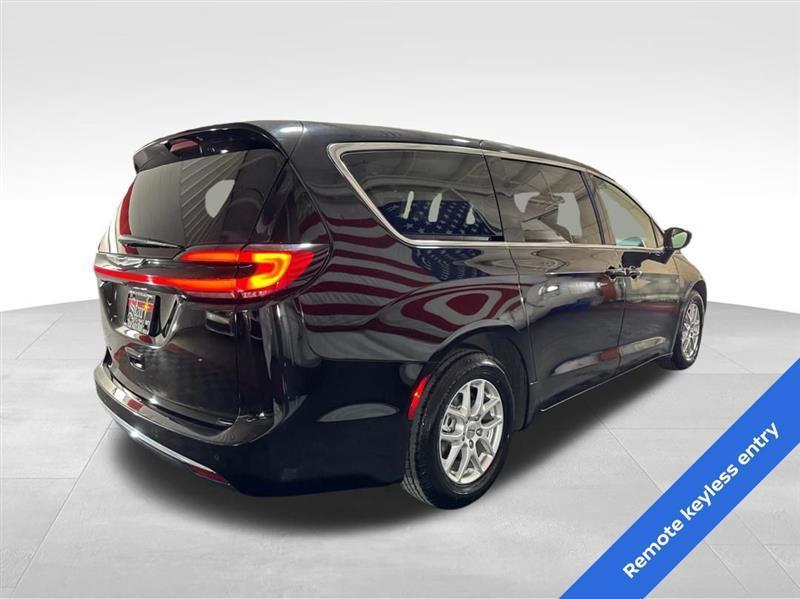 Chrysler Pacifica Touring L 2024