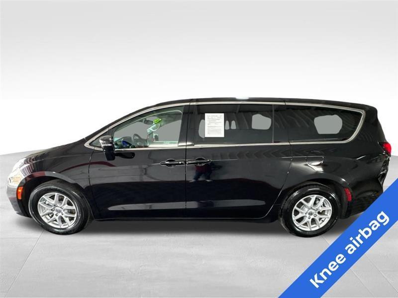 Chrysler Pacifica Touring L 2024