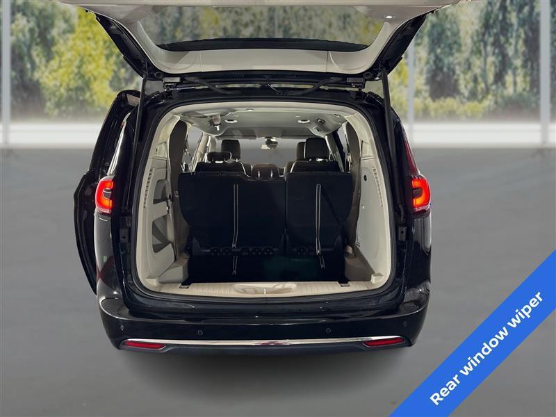 Chrysler Pacifica Touring L 2024