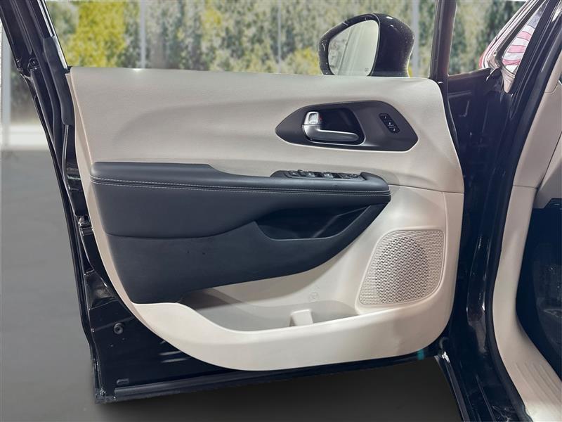 Chrysler Pacifica Touring L 2024