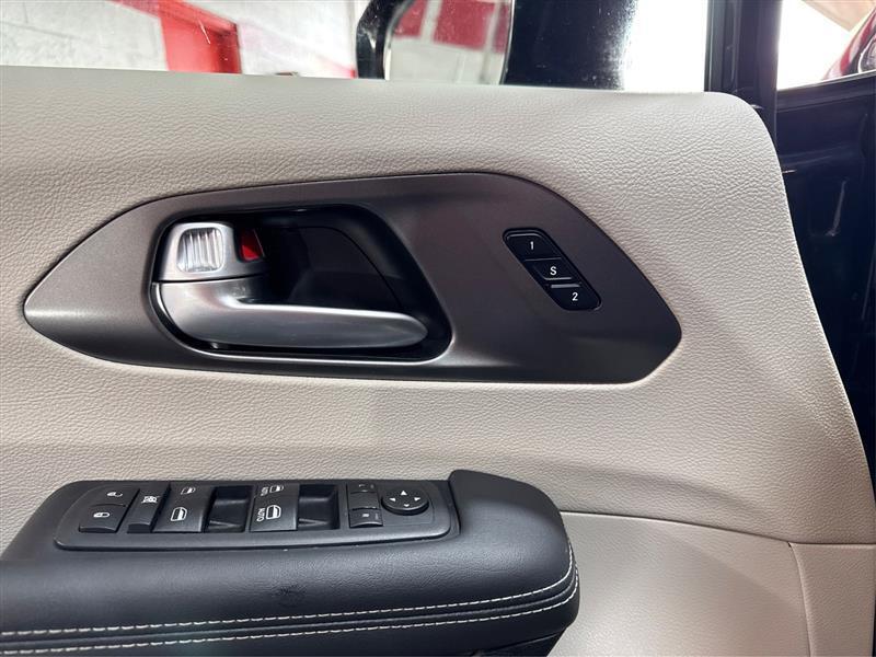 Chrysler Pacifica Touring L 2024