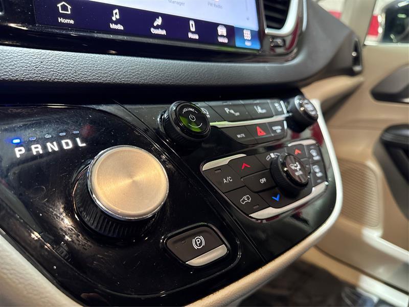 Chrysler Pacifica Touring L 2024