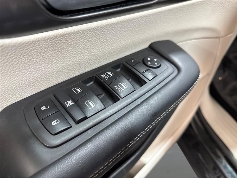 Chrysler Pacifica Touring L 2024