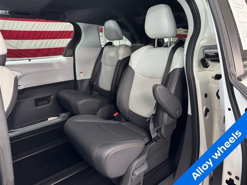 Toyota Sienna XSE 7-Passenger AWD 2021