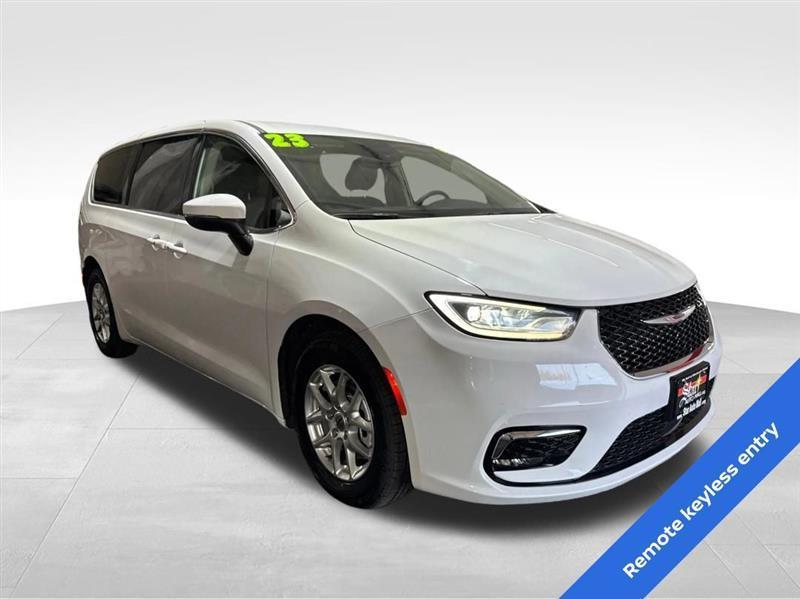 Chrysler Pacifica Touring L 2023