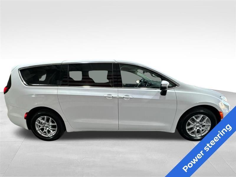 Chrysler Pacifica Touring L 2023