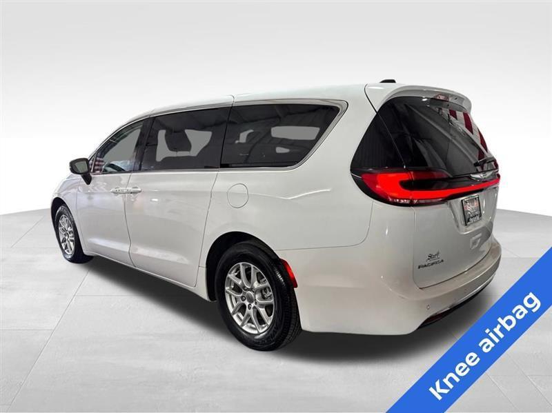 Chrysler Pacifica Touring L 2023