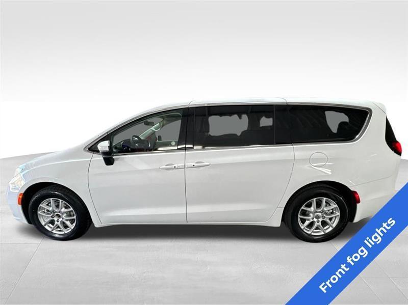 Chrysler Pacifica Touring L 2023