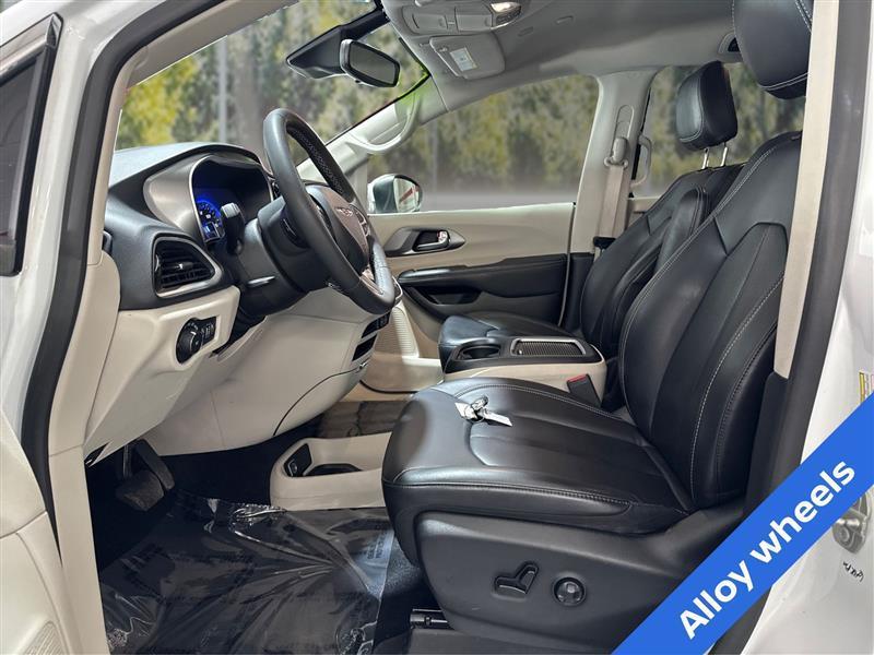 Chrysler Pacifica Touring L 2023