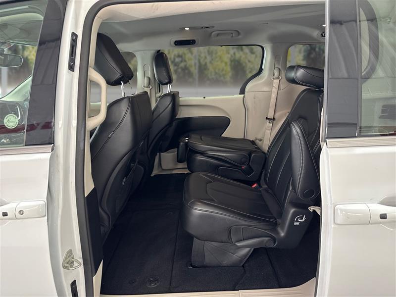 Chrysler Pacifica Touring L 2023