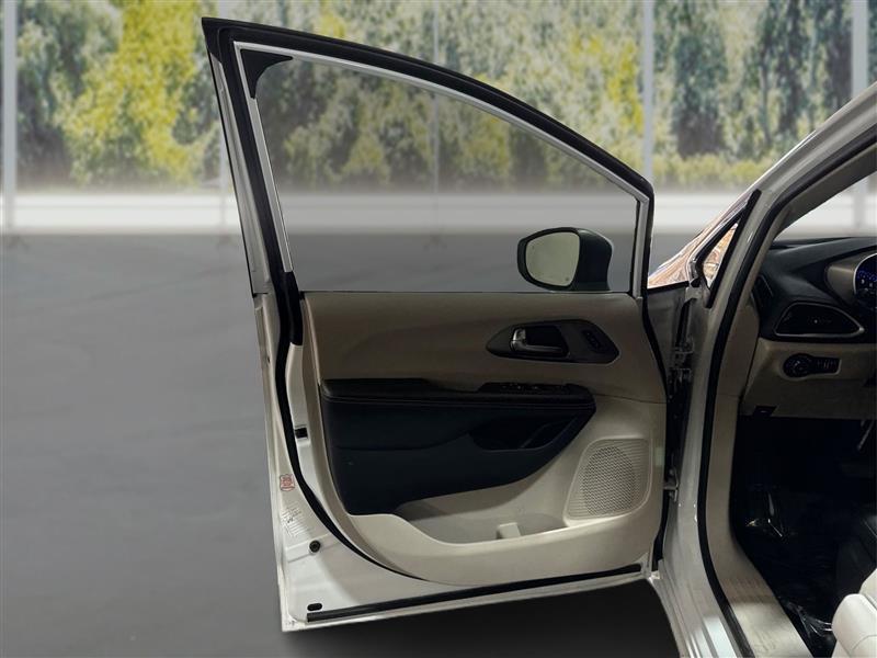 Chrysler Pacifica Touring L 2023