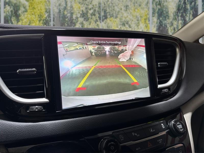 Chrysler Pacifica Touring L 2023