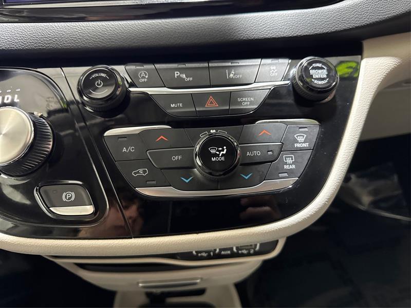 Chrysler Pacifica Touring L 2023