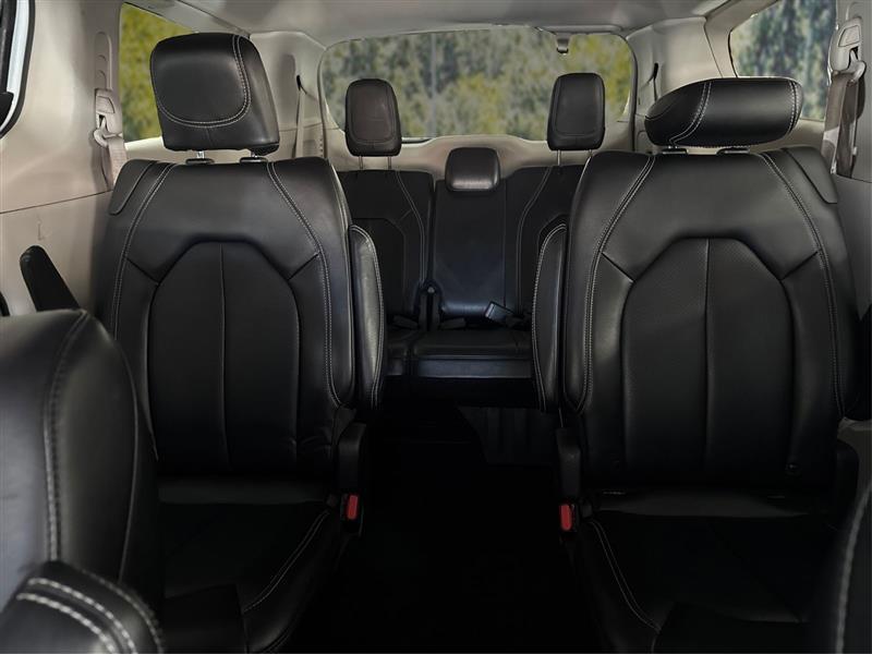 Chrysler Pacifica Touring L 2023