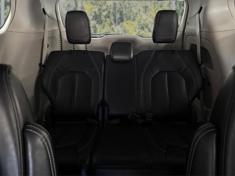 Chrysler Pacifica Touring L 2023