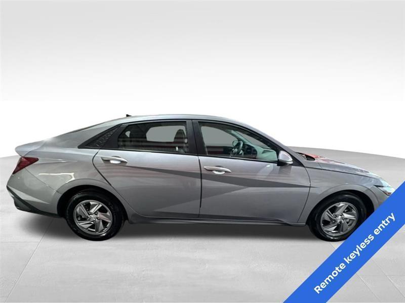 Hyundai Elantra SE 2025