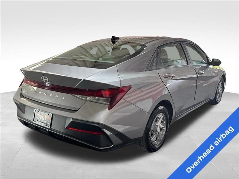 Hyundai Elantra SE 2025