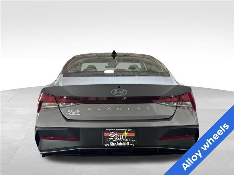 Hyundai Elantra SE 2025