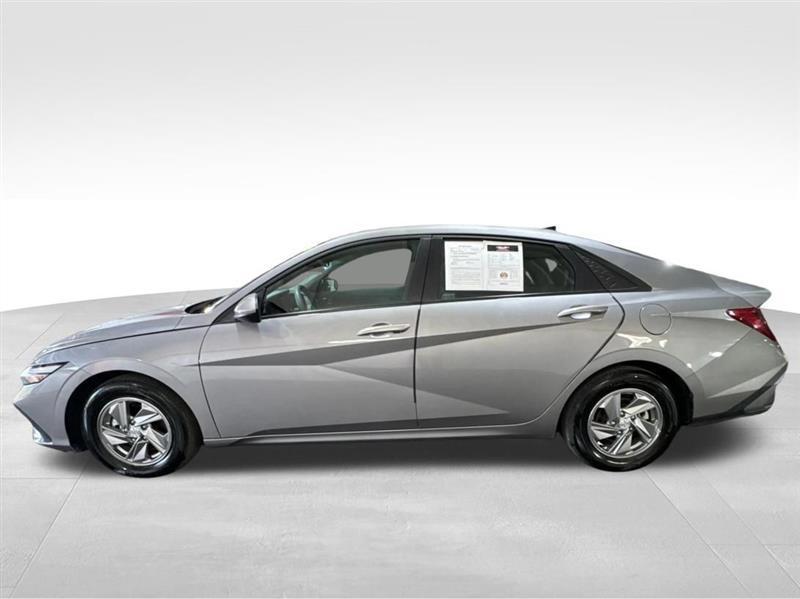 Hyundai Elantra SE 2025