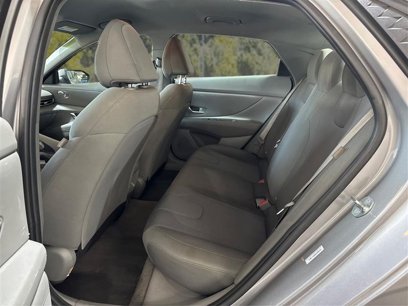 Hyundai Elantra SE 2025