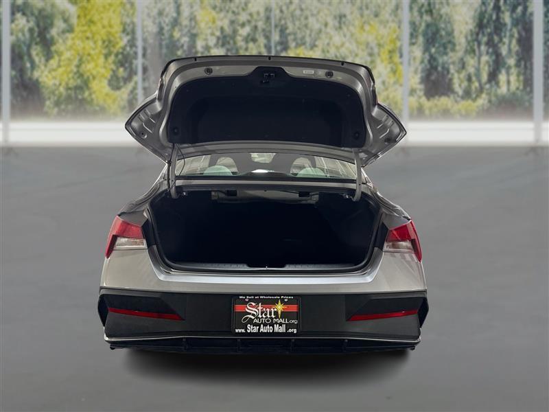 Hyundai Elantra SE 2025