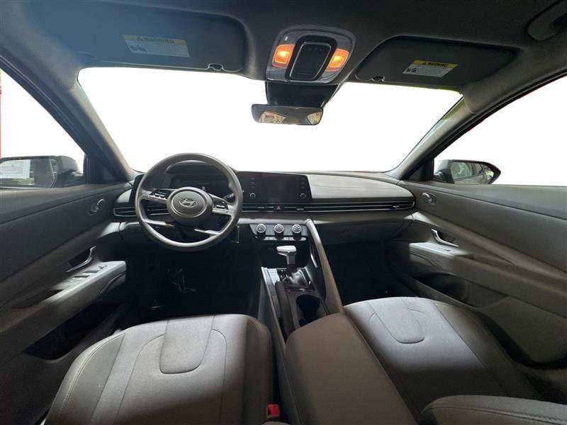 Hyundai Elantra SE 2025
