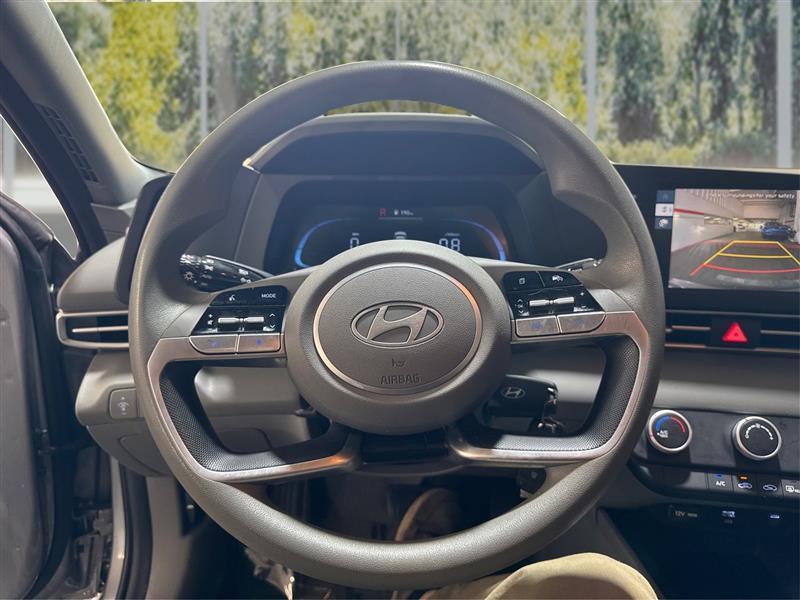 Hyundai Elantra SE 2025
