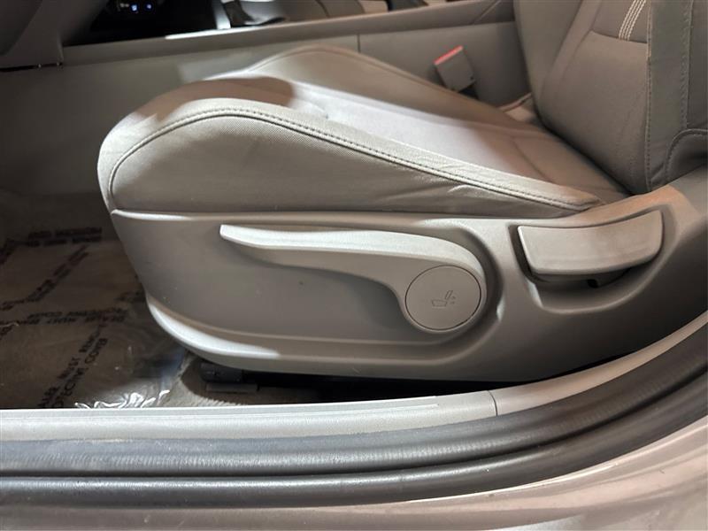 Hyundai Elantra SE 2025