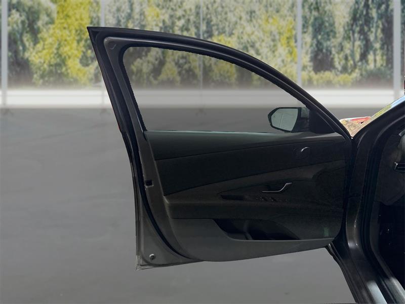Hyundai Elantra SE 2025