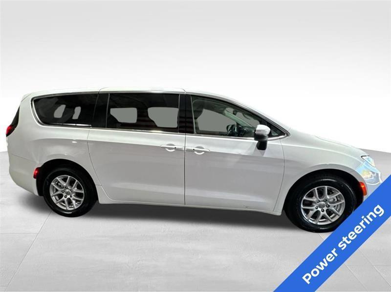 Chrysler Pacifica Touring L 2023