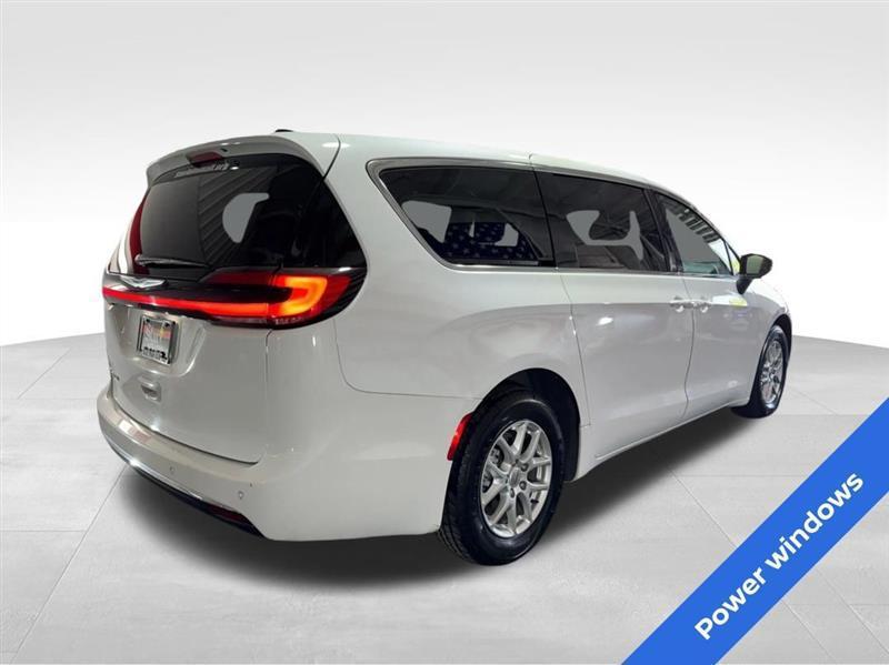 Chrysler Pacifica Touring L 2023