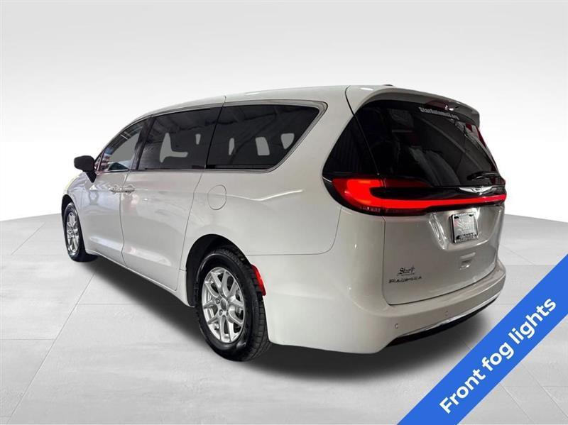 Chrysler Pacifica Touring L 2023