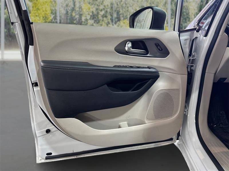 Chrysler Pacifica Touring L 2023