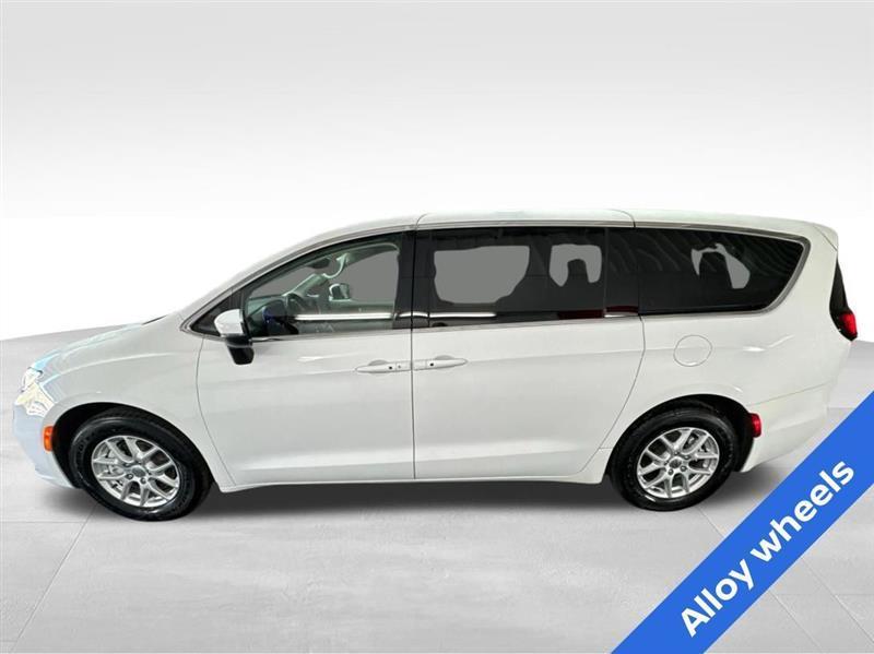 Chrysler Pacifica Touring L 2023