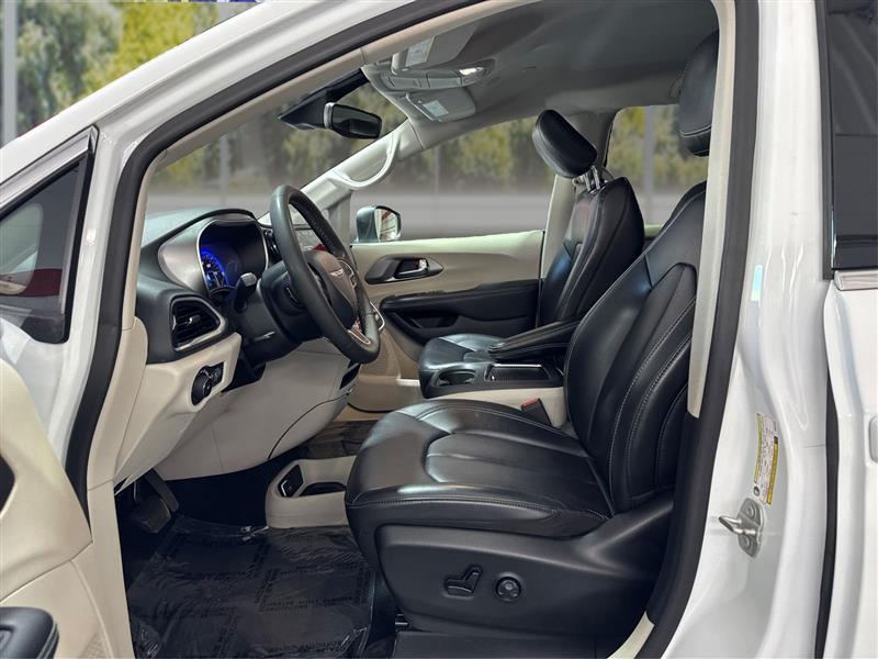 Chrysler Pacifica Touring L 2023