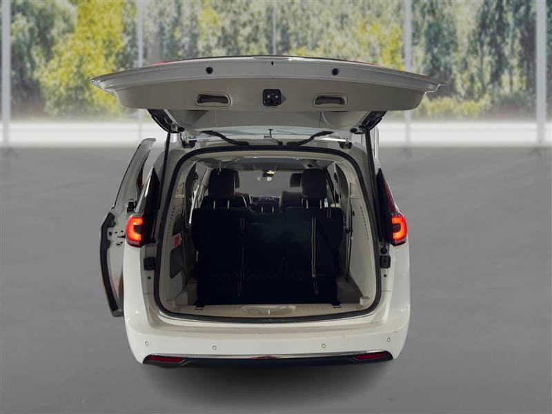 Chrysler Pacifica Touring L 2023