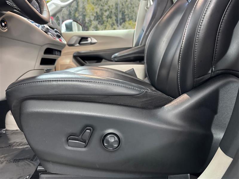 Chrysler Pacifica Touring L 2023