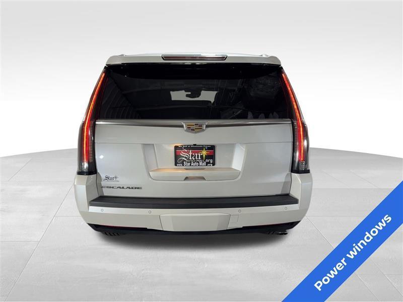 Cadillac Escalade Luxury 4WD 2016